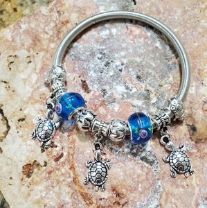 Stretchy metal bangle